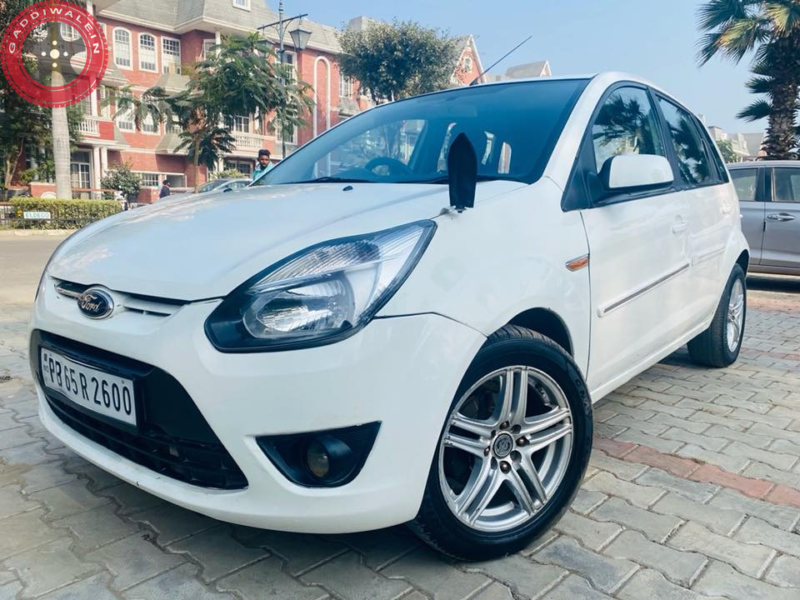 Ford figo  9.8.1.4.5.4.9.8.8.9