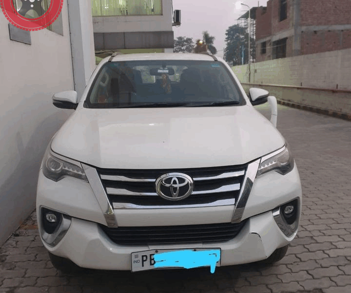 FORTUNER 4X4 AUTOMATIC call 7973198296