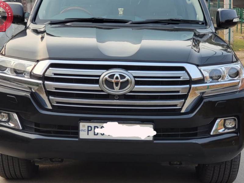 LAND CRUISER V 8 FACE LIFT CALL 9872709686