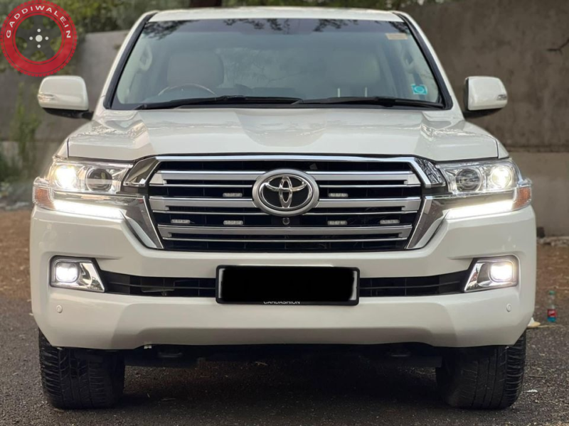 TOYOTA LAND CRUISER V8 CALL 9999373123