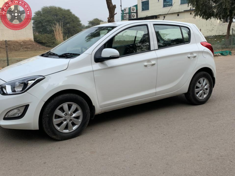 HYUNDAI I -20 SPORTS  9463655785