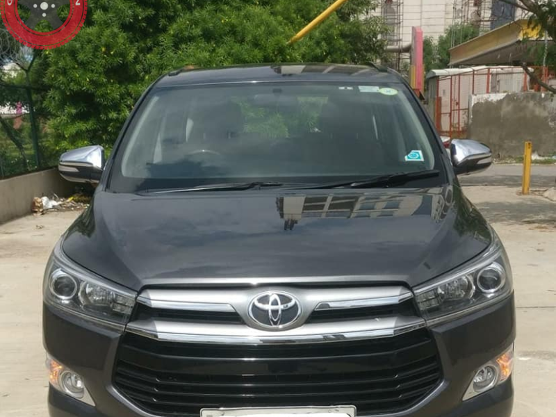 TOYOTA INNOVA CRYSTA–9810145940