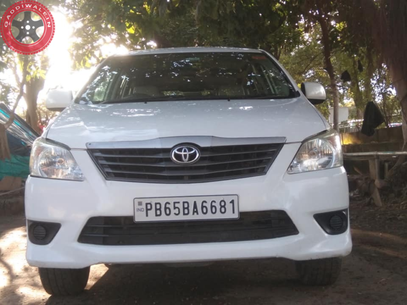 Toyota Innova  9815505179