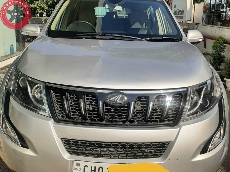 MAHINDRA XUV W10 9888098008