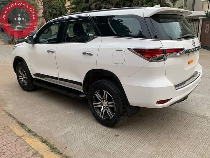 Toyota fortuner Manuel 4×2 9815935172