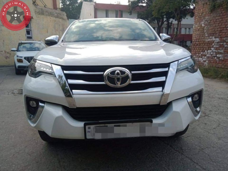 Toyota Fortuner 8837560640