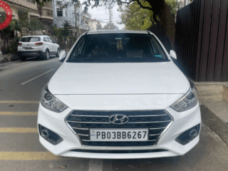 VERNA WITH SUNROOF PETROL 9216856056