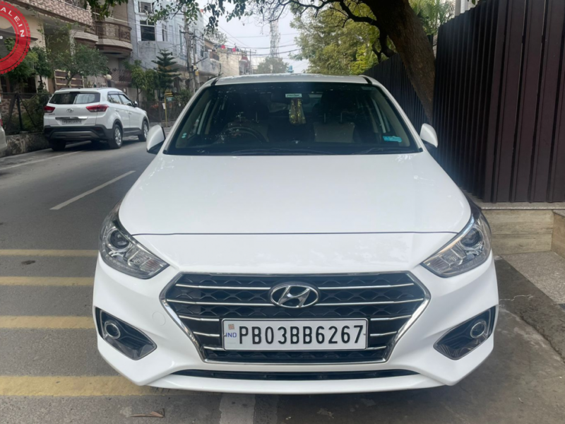 VERNA WITH SUNROOF PETROL 9216856056