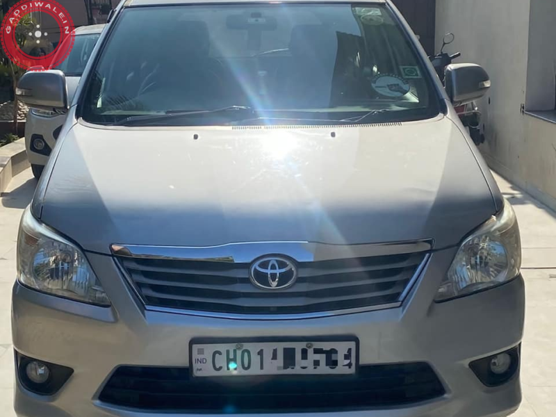 TOYOTA – INNOVA – V – 8219216954