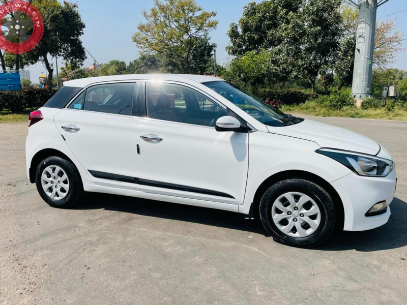 Hyundai -i20 (sportz) +91 89682 12111