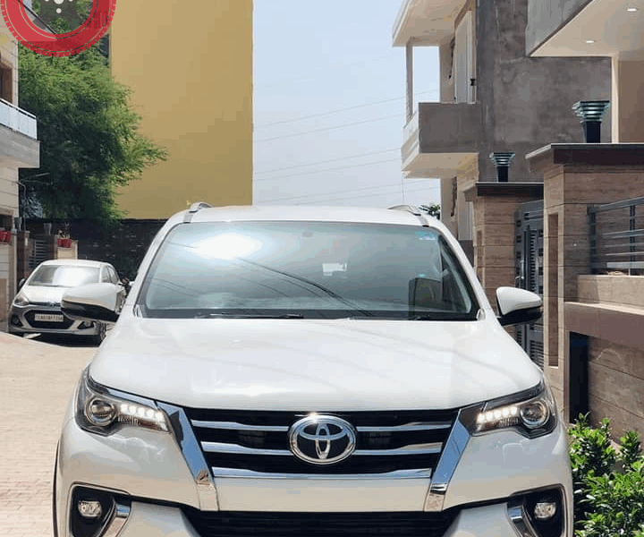 Fortuner 4×2 automatic – 9855-98-9912
