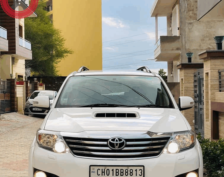 FORTUNER 2015 4*4 call 9855989912